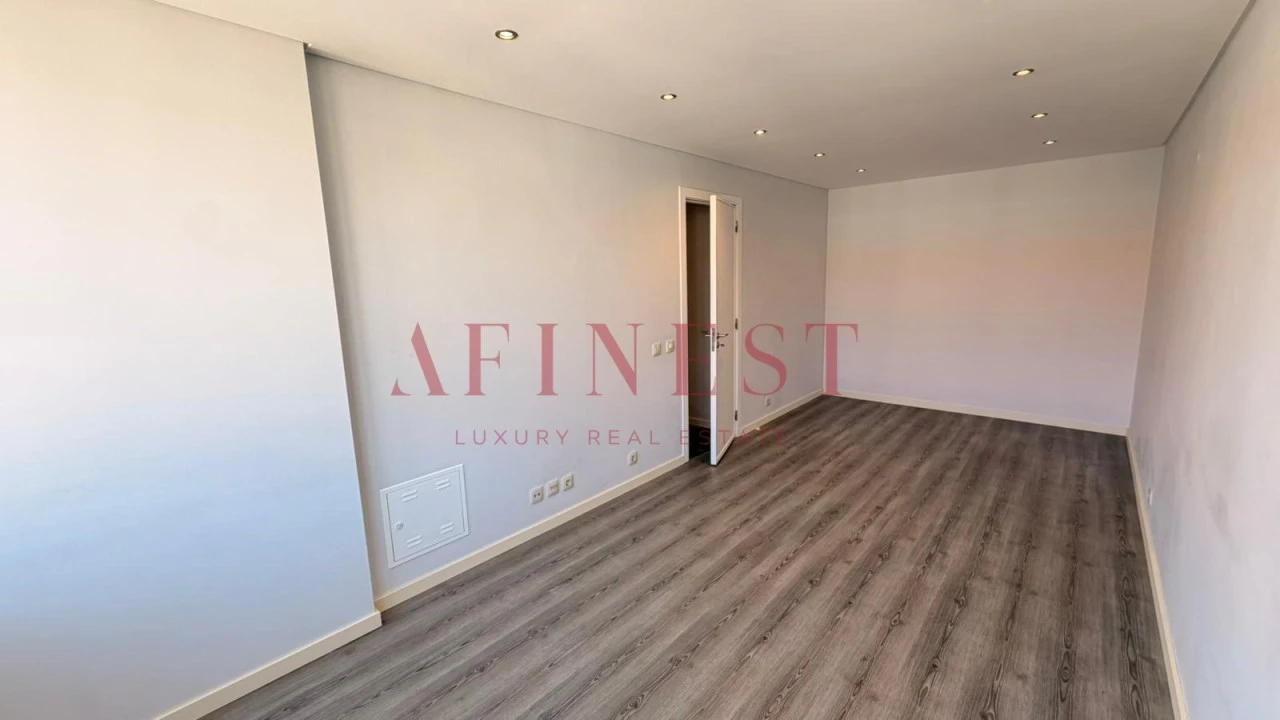 Apartamento T1 para Arrendamento em Carcavelos e Parede Foto 3