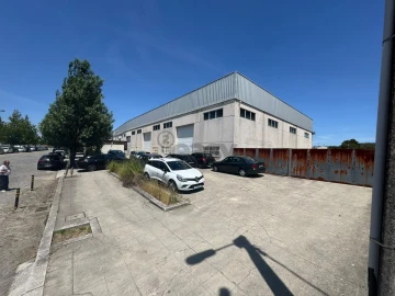 Armazém para Arrendamento em Aver-O-Mar, Amorim e Terroso