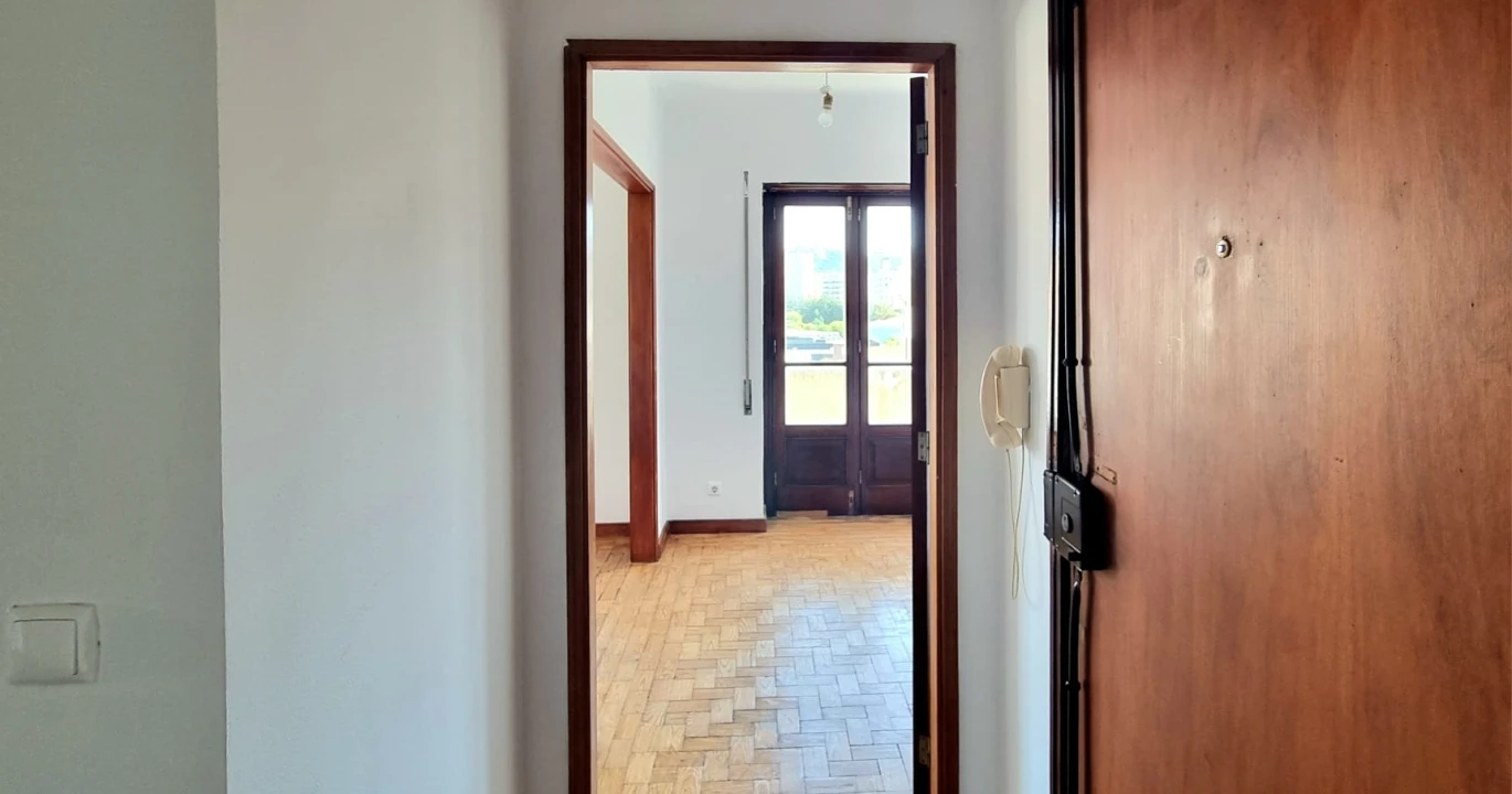 Apartamento T4 para Venda em Santo Antonio dos Olivais Foto 28