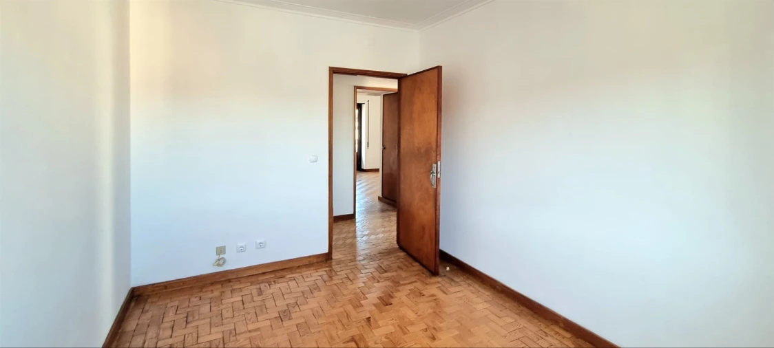 Apartamento T4 para Venda em Santo Antonio dos Olivais Foto 17