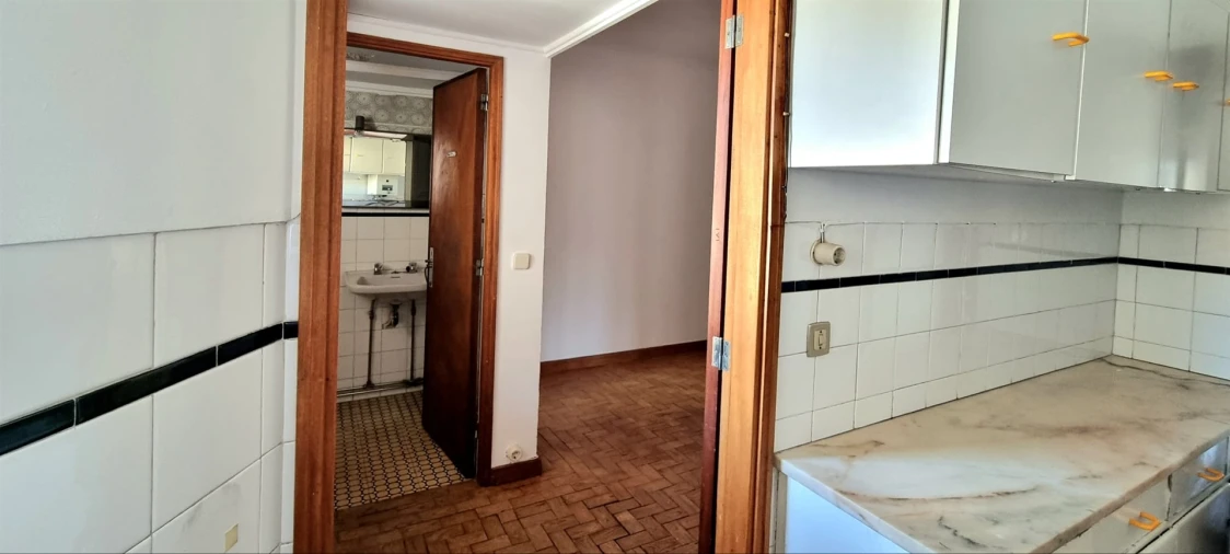 Apartamento T4 para Venda em Santo Antonio dos Olivais Foto 11