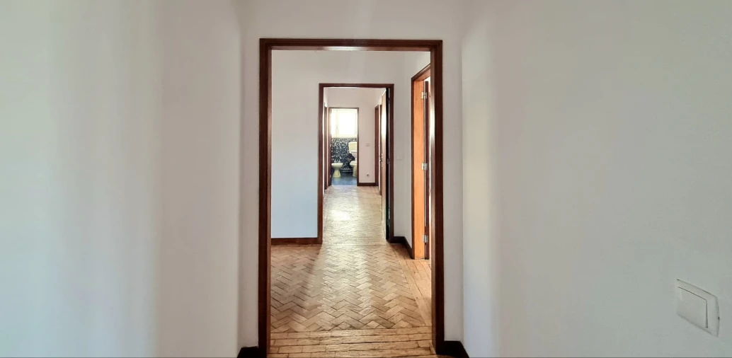 Apartamento T4 para Venda em Santo Antonio dos Olivais Foto 27