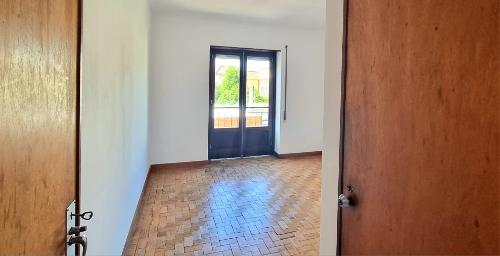 Apartamento T4 para Venda em Santo Antonio dos Olivais Foto 16