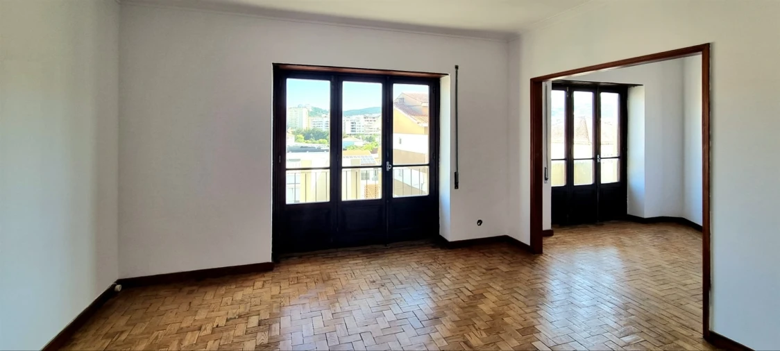 Apartamento T4 para Venda em Santo Antonio dos Olivais Foto 4