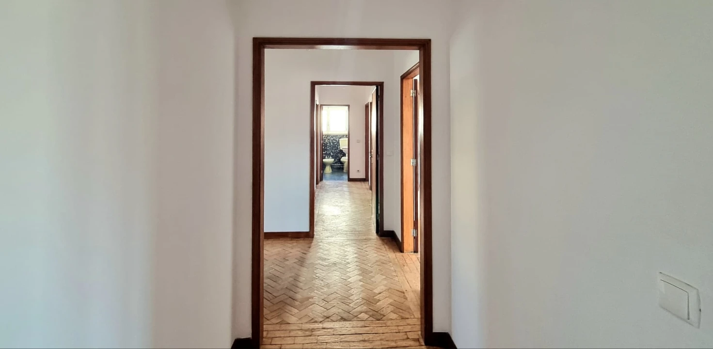 Apartamento T4 para Venda em Santo Antonio dos Olivais Foto 27