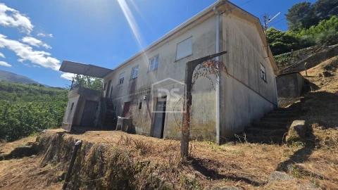 Moradia T3 para Venda em São João de Fontoura