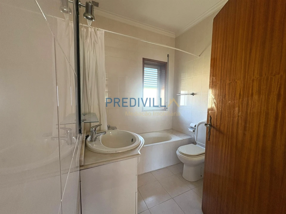 Moradia T3 para Venda em Cidade da Maia Foto 11
