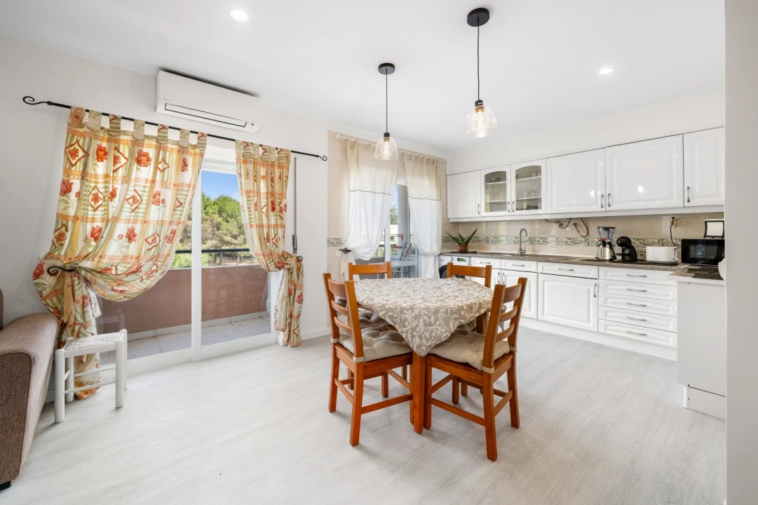 Apartamento T1 para Venda em Quarteira Foto 8