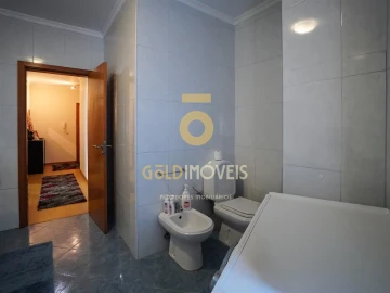 Apartamento T3 para Venda em Sobrado e Bairros