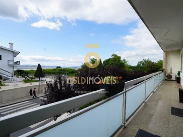 Apartamento T3 para Venda em Sobrado e Bairros