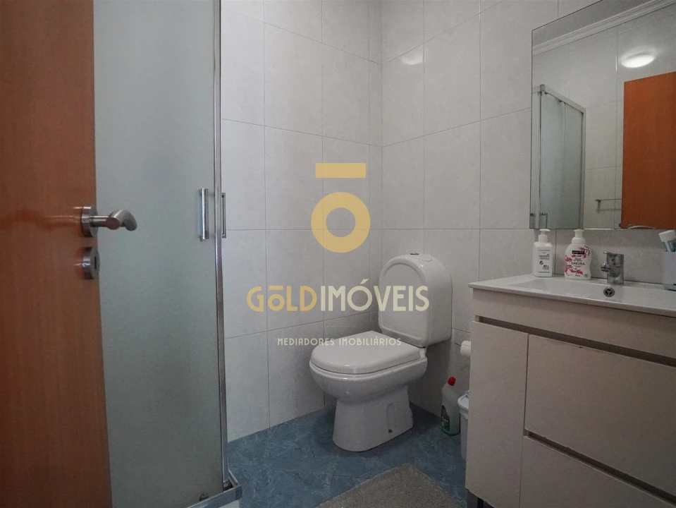 Apartamento T3 para Venda em Sobrado e Bairros Foto 17