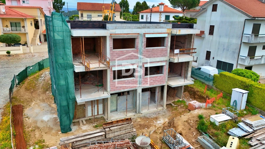 Moradia T3 para Venda em Freixo de Cima e de Baixo