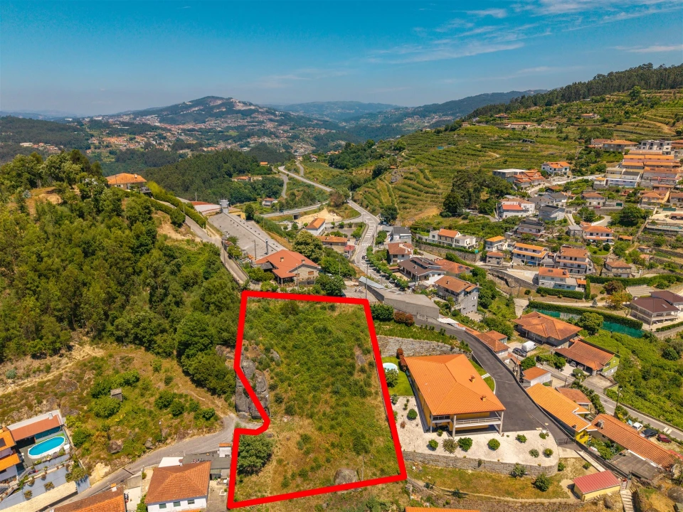 Terreno para Venda em São Martinho de Sardoura Foto 1