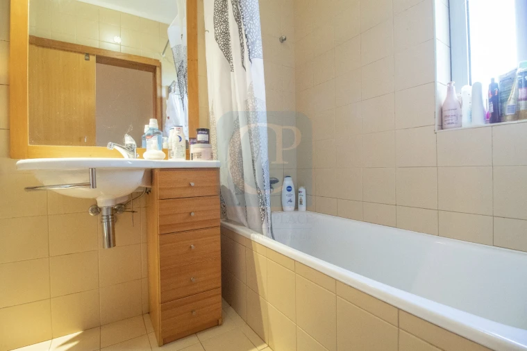 Apartamento T2 para Arrendamento em Pedrouços Foto 6