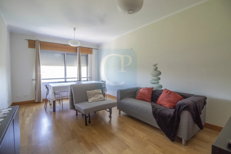 Apartamento T2 para Arrendamento em Pedrouços Foto 2