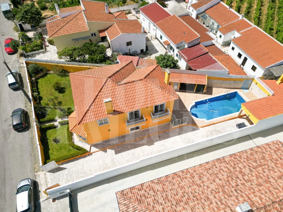 Moradia T3 para Venda em Carvoeira Foto 3