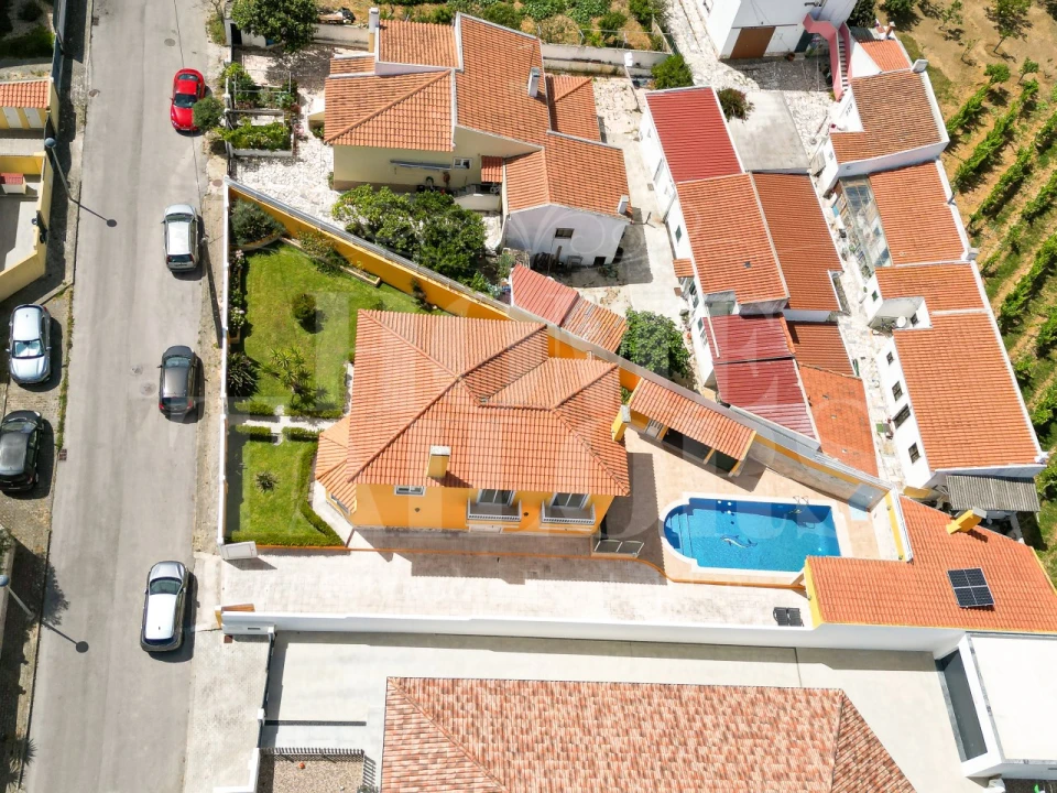 Moradia T3 para Venda em Carvoeira Foto 36