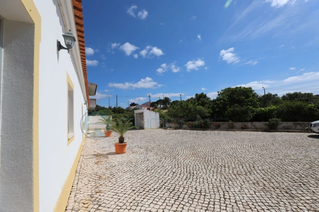 Moradia T3 para Venda em Bensafrim e Barão de São João Foto 16