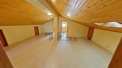 Moradia T3 para Venda em São João das Lampas e Terrugem