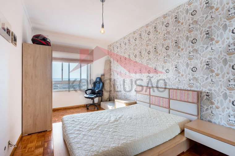 Apartamento T3 para Venda em Póvoa de Santa Iria e Forte da Casa Foto 16