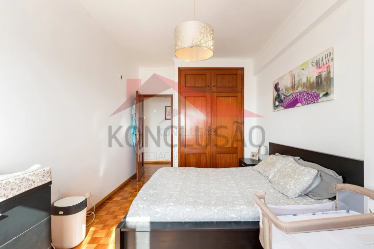 Apartamento T3 para Venda em Póvoa de Santa Iria e Forte da Casa Foto 12