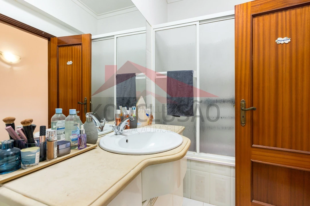 Apartamento T3 para Venda em Póvoa de Santa Iria e Forte da Casa Foto 14