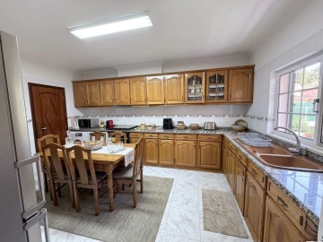 Moradia T5 para Venda em Charneca de Caparica e Sobreda