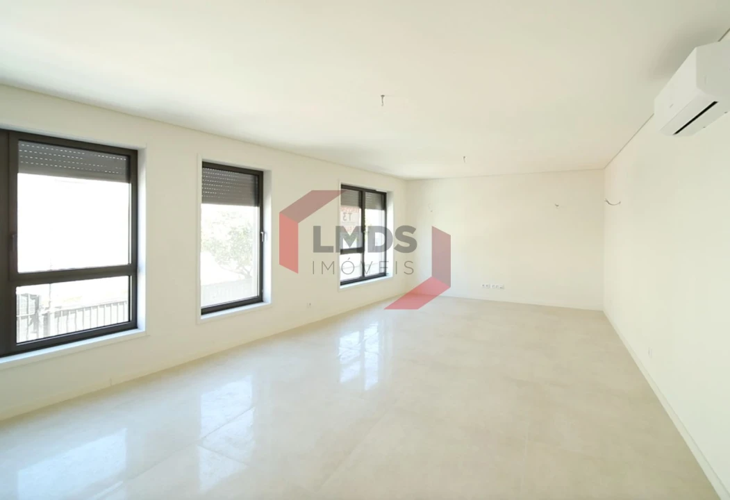 Apartamento T3 para Venda em Cedofeita, Santo Ildefonso, Sé, Miragaia, São Nicolau e Vitória Foto 3