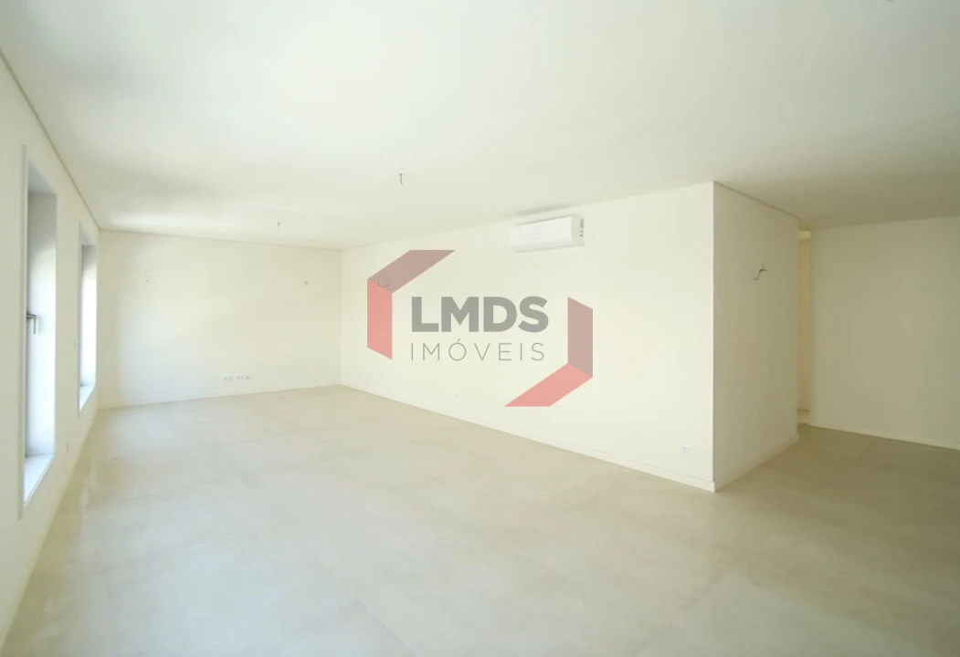 Apartamento T3 para Venda em Cedofeita, Santo Ildefonso, Sé, Miragaia, São Nicolau e Vitória Foto 4
