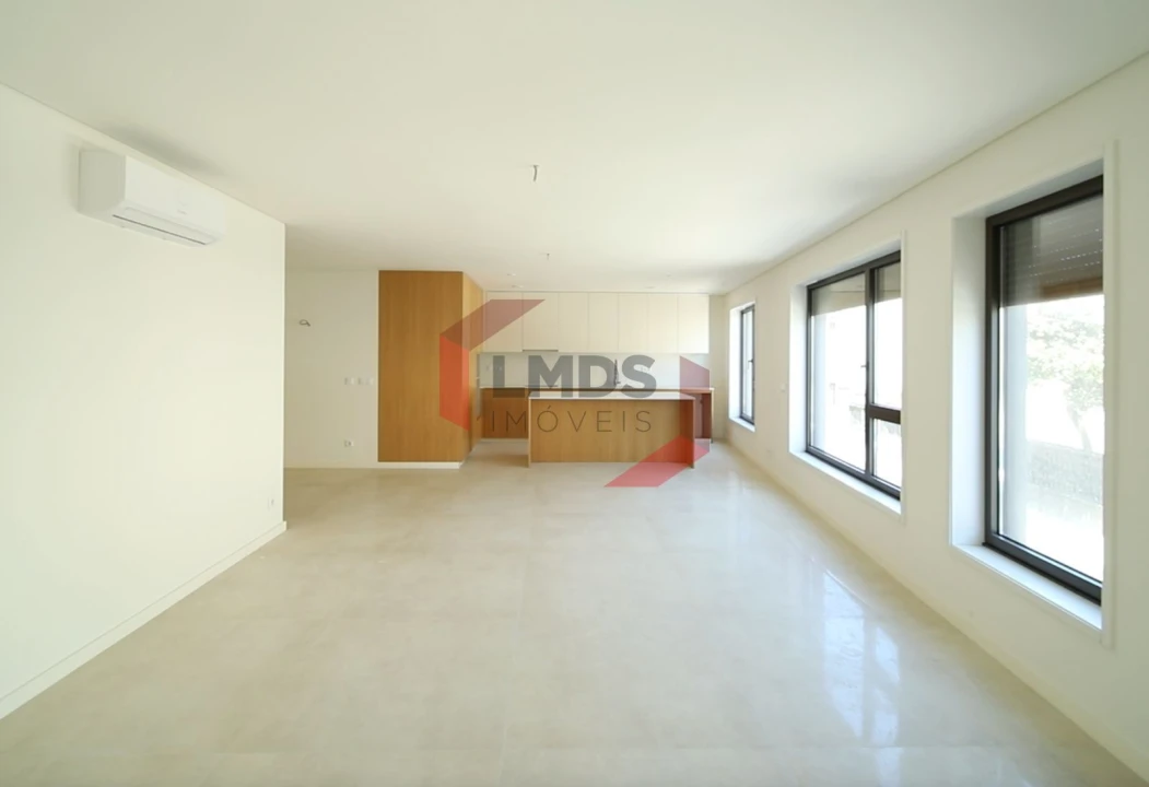 Apartamento T3 para Venda em Cedofeita, Santo Ildefonso, Sé, Miragaia, São Nicolau e Vitória Foto 1