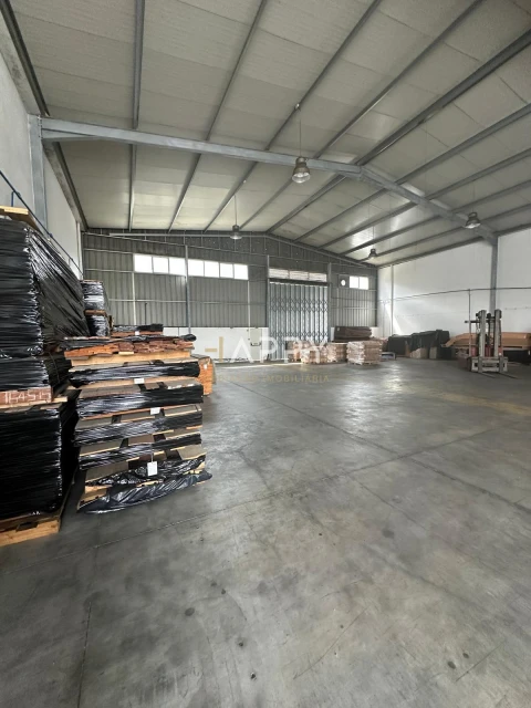 Armazém para Arrendamento em Lordelo