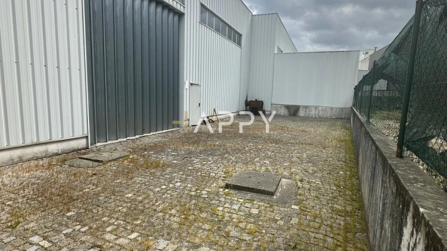 Armazém para Arrendamento em Lordelo