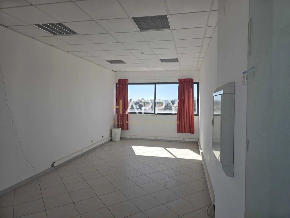 Loja para Venda em Albufeira e Olhos de Água Foto 4