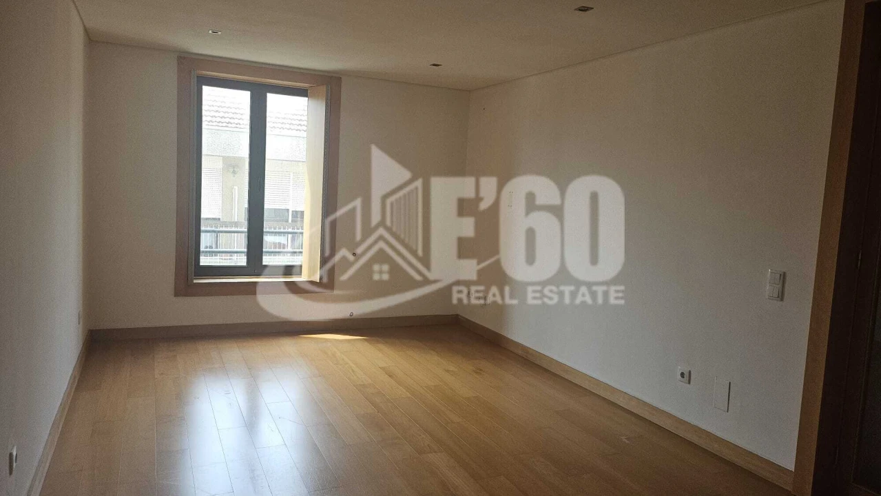Apartamento T3 para Venda em Espinho Foto 17