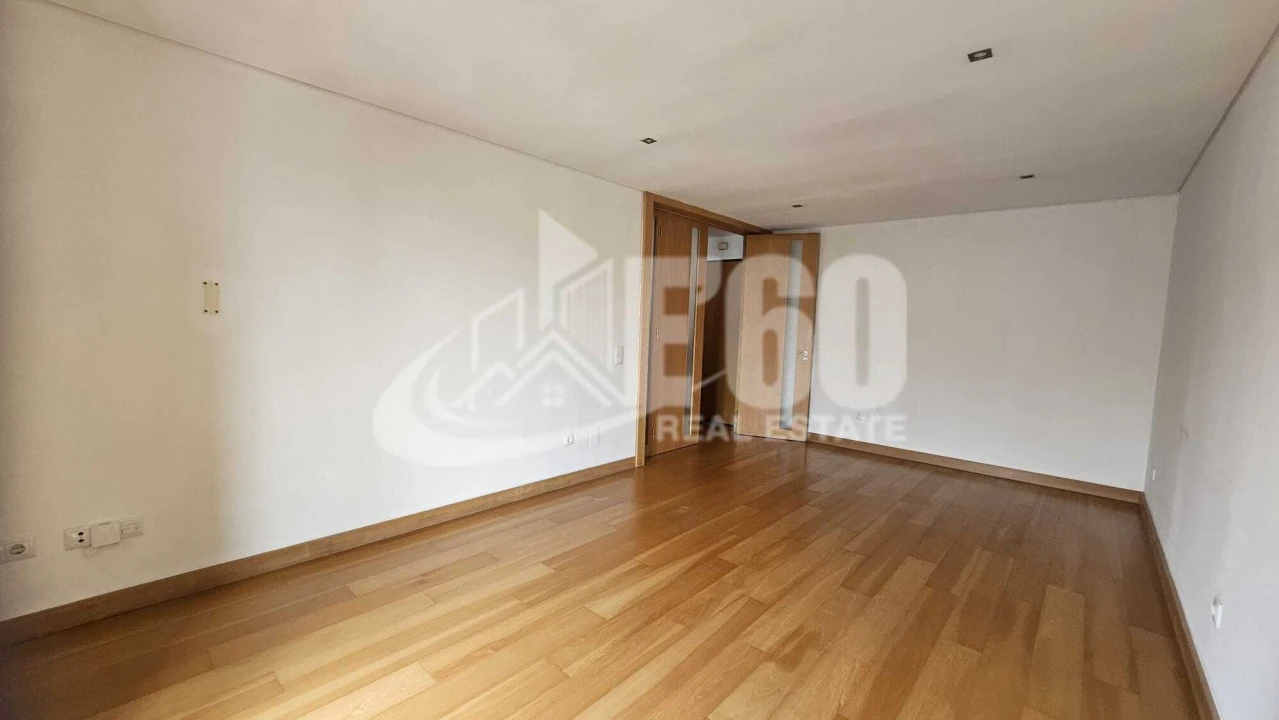 Apartamento T3 para Venda em Espinho Foto 2