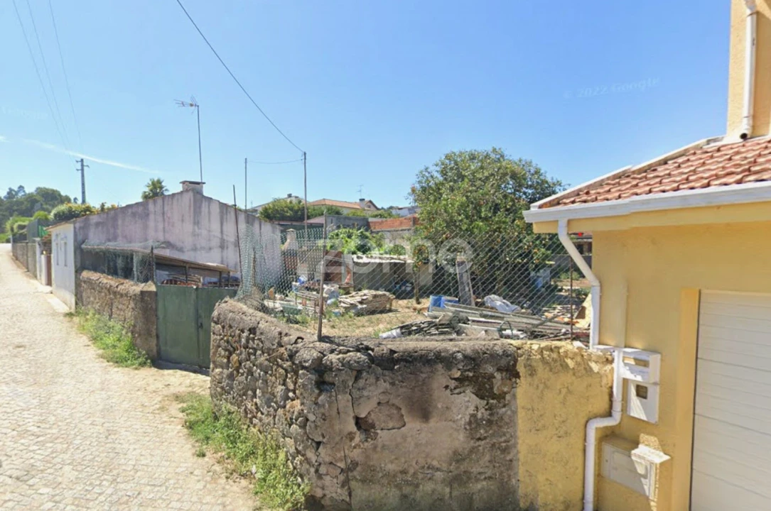 Terreno para Venda em Vilar e Mosteiró Foto 1