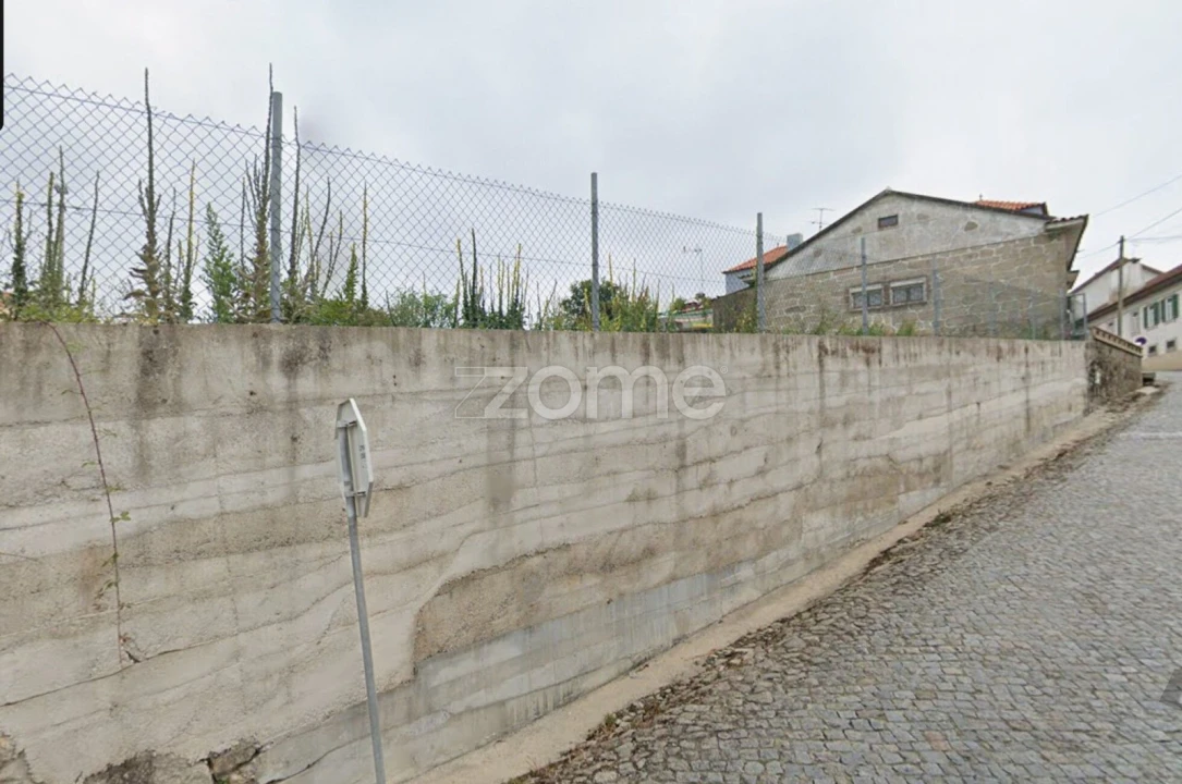 Terreno para Venda em Vilar e Mosteiró Foto 2