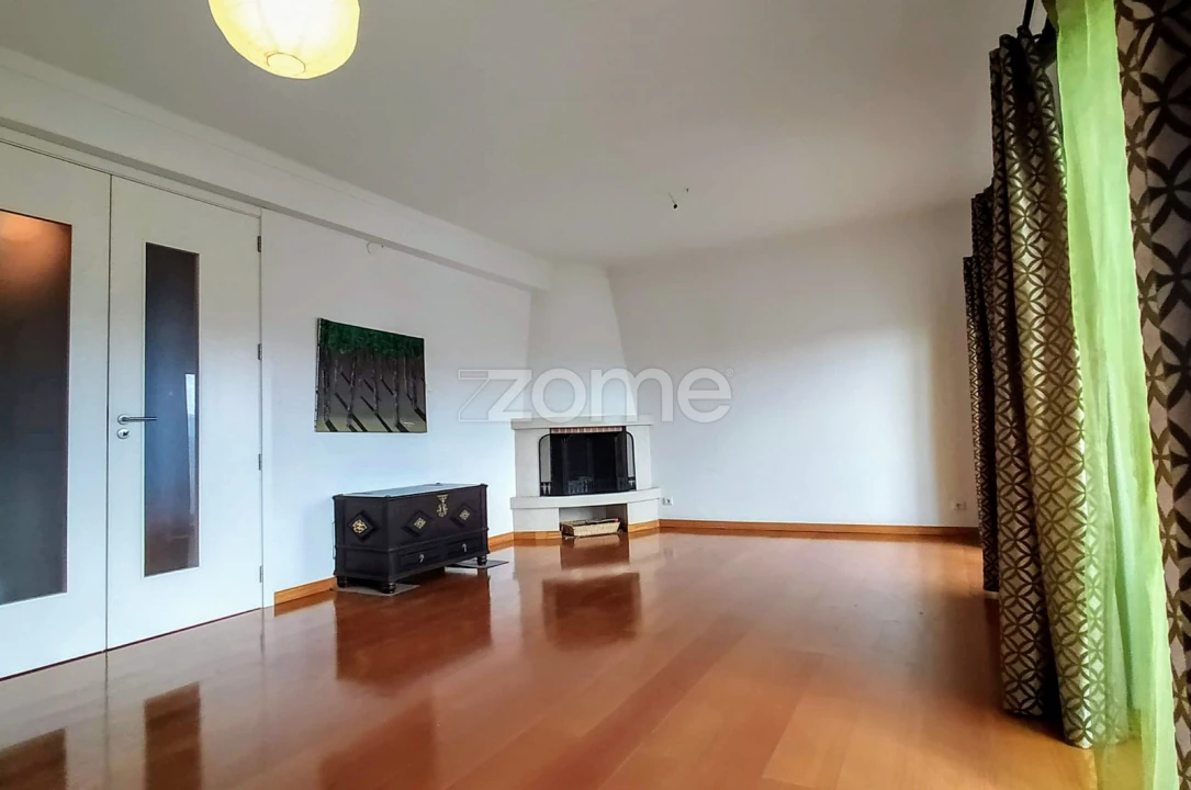 Apartamento T3 para Arrendamento em Carcavelos e Parede Foto 1