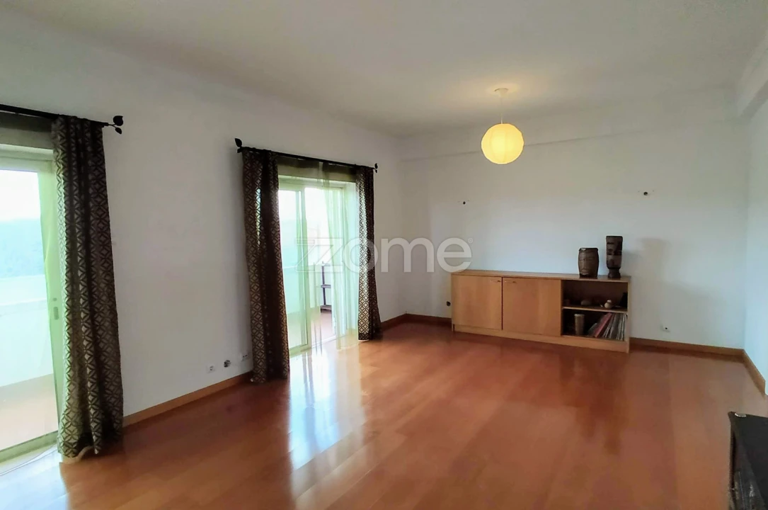 Apartamento T3 para Arrendamento em Carcavelos e Parede Foto 2