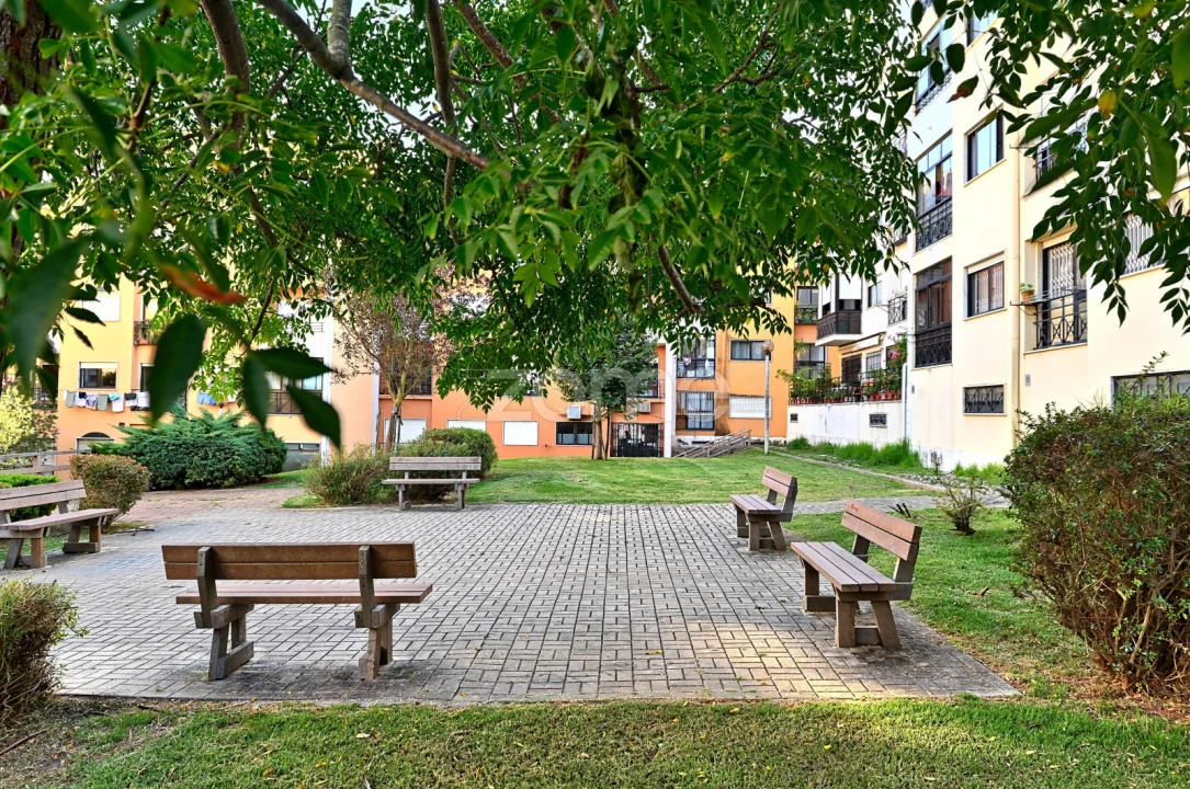 Apartamento T2 para Arrendamento em Carcavelos e Parede Foto 20