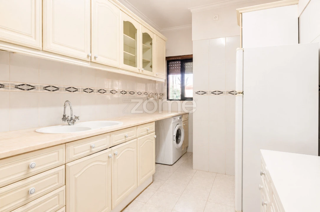 Apartamento T2 para Arrendamento em Carcavelos e Parede Foto 10