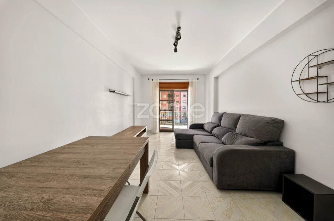 Apartamento T2 para Venda em Algueirão-Mem Martins Foto 1