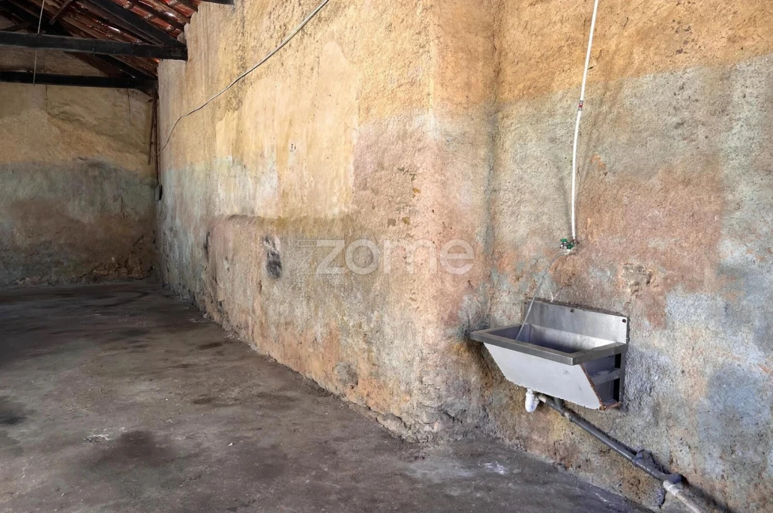 Moradia T12 para Venda em Lorvão Foto 24