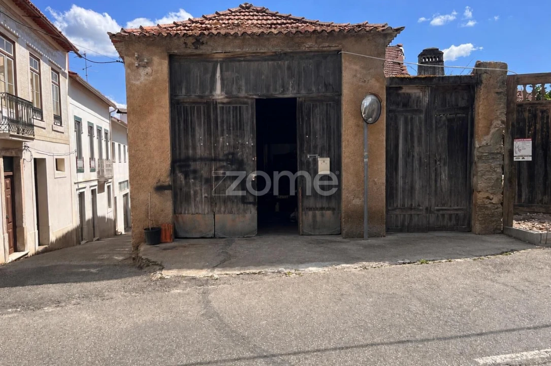 Moradia T12 para Venda em Lorvão Foto 23