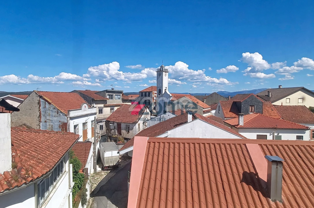 Moradia T12 para Venda em Lorvão Foto 4