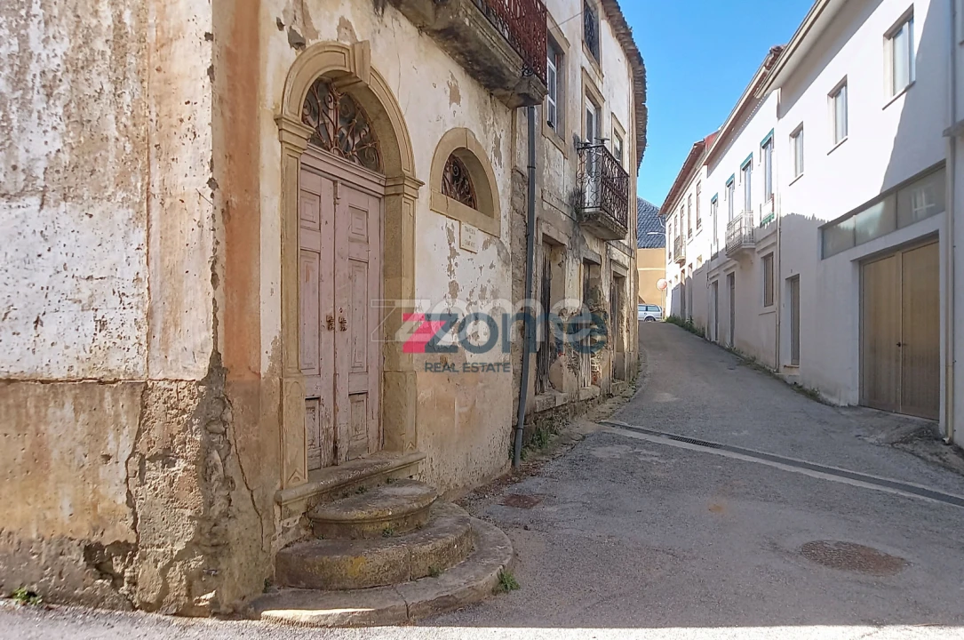 Moradia T12 para Venda em Lorvão Foto 12