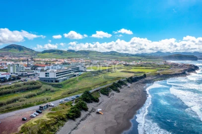 Moradia T4 para Venda em Ribeira Grande (Conceição)