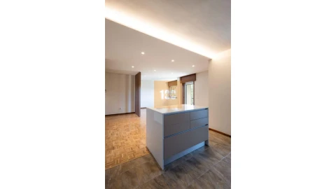 Apartamento T3 para Venda em Aldoar, Foz do Douro e Nevogilde