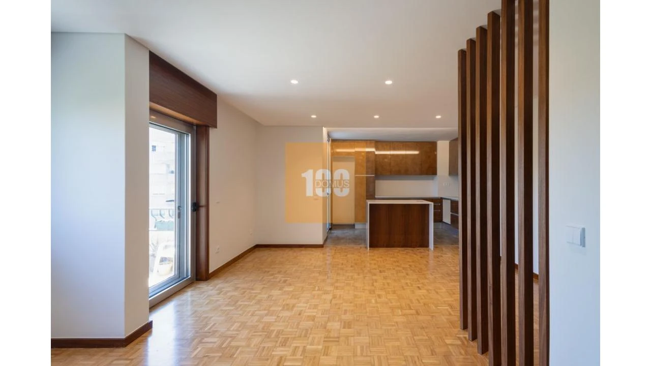 Apartamento T3 para Venda em Aldoar, Foz do Douro e Nevogilde Foto 3