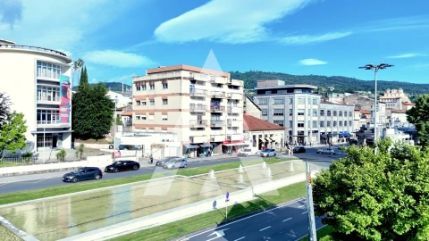 Loja para Arrendamento em Oliveira, São Paio e São Sebastião